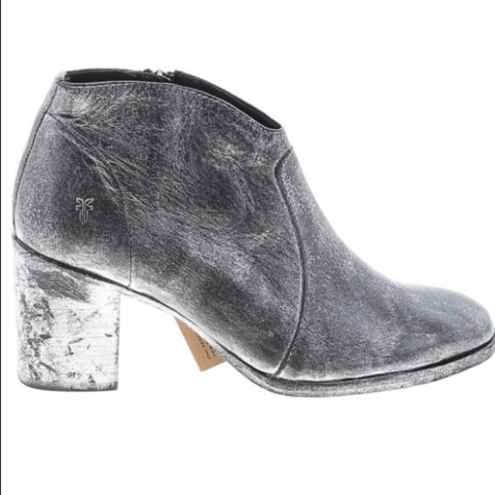 FRYE shimmery silver ankle boots Sz 7